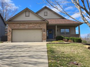 409 NW Fox Hollow Ln, Blue Springs, MO 64015