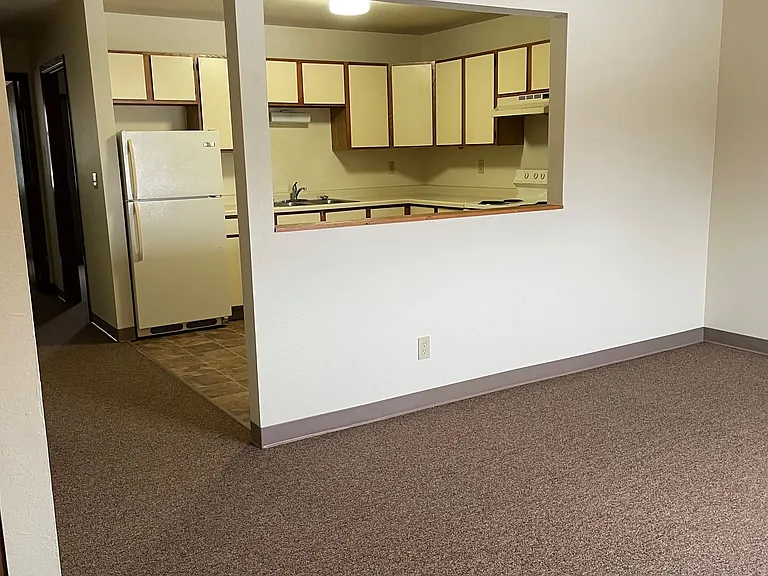 843 N Lake Dr — Photo 4
