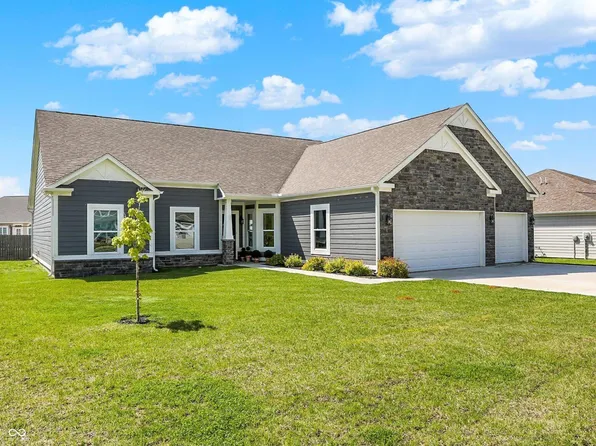 49 Manchester Dr, Trafalgar, IN 46181