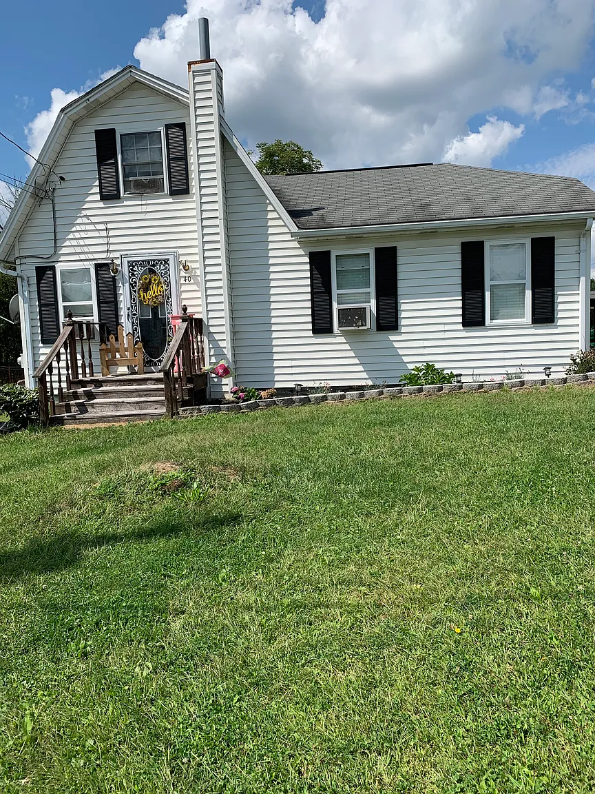 40 Salem Ave photo 1