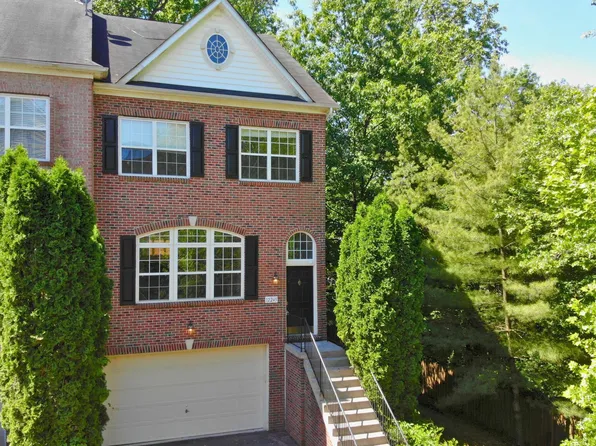 12245 Stockton Tees Ln, Fairfax, VA 22030
