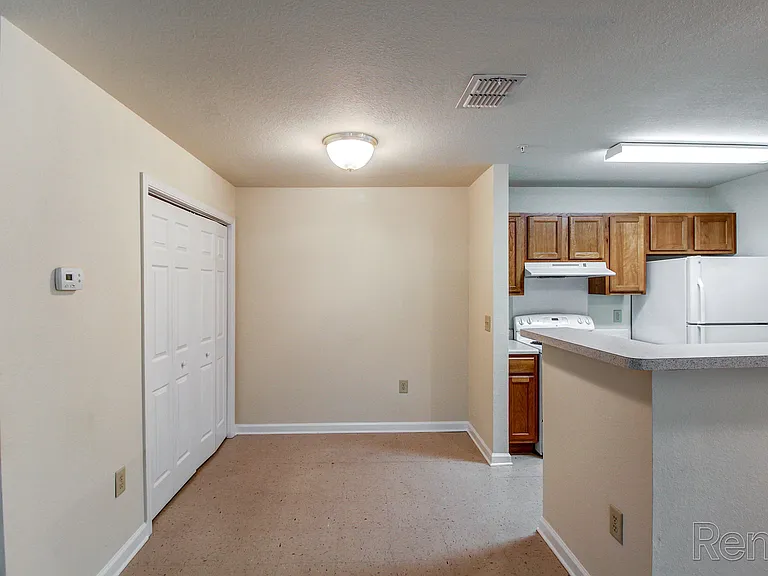 Hallmark at Oak Ridge Apartments — Photo 15