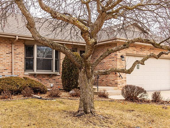 2nd image of 802 Eagle Creek Rd