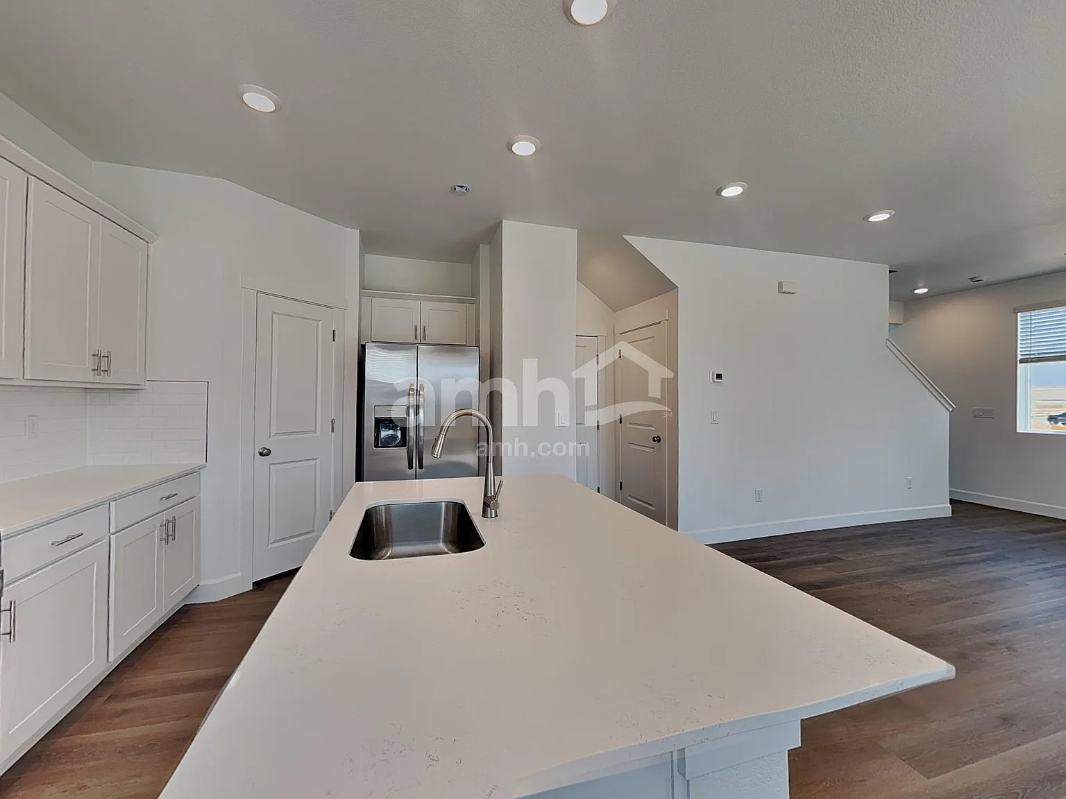 4 bed, 2.5 bath, 1835 sqft, $3,020 — Photo 4