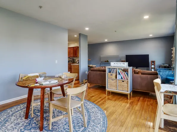 340 The Promenade image 7 of 20