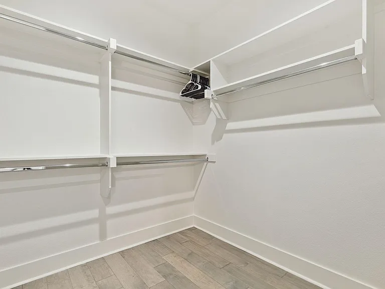 422 W 9th St #106 — Photo 23