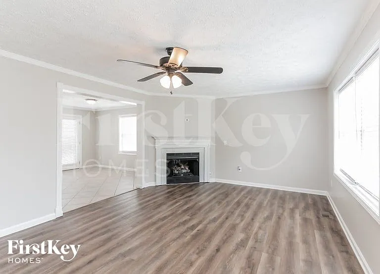 200 Heather Glen Ln — Photo 4