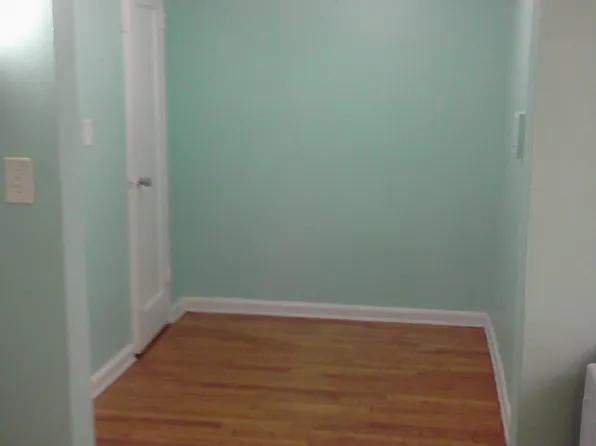 2705 Kings Highway image 1 of 9