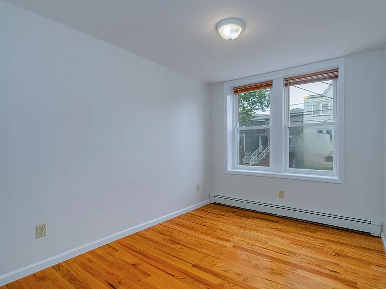 101 W 49th St #1 — Photo 5