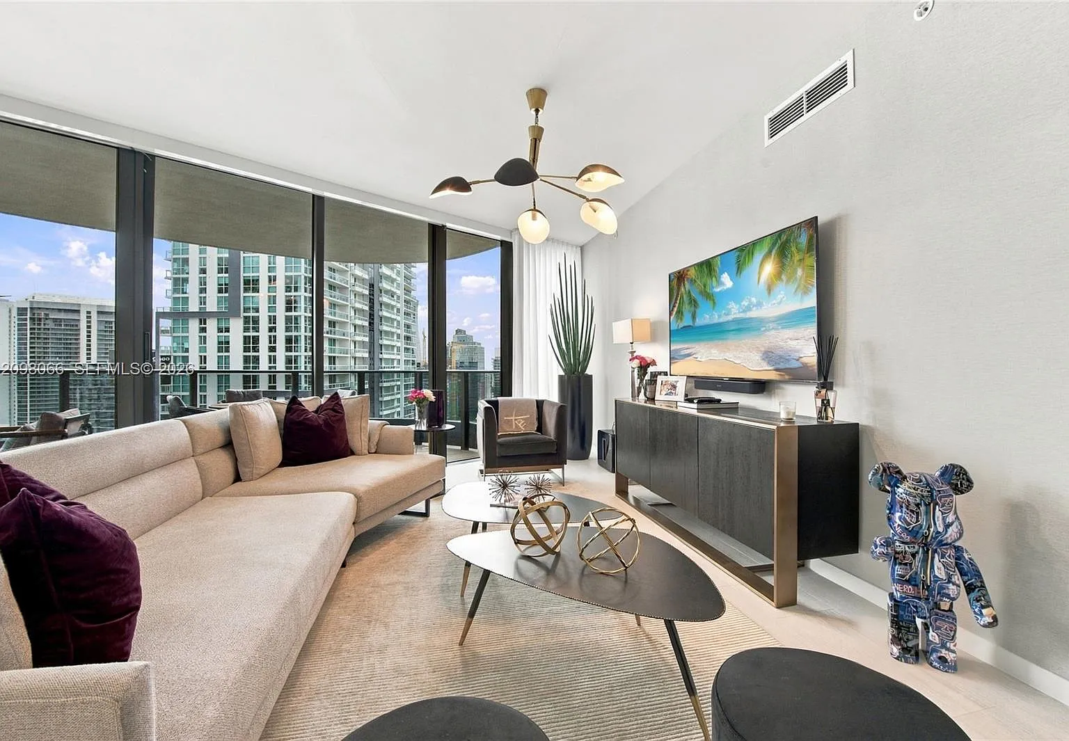 Brickell Flatiron Condo — Photo 3