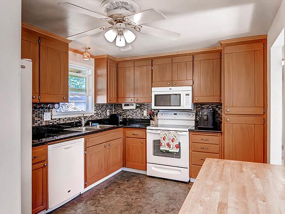 4th image of 10618 NE 140th St