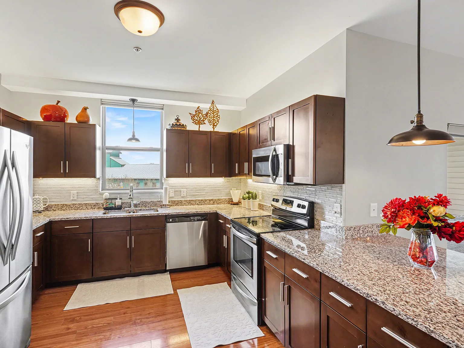 2 bed, 1717 sqft, $3,450 — Photo 4