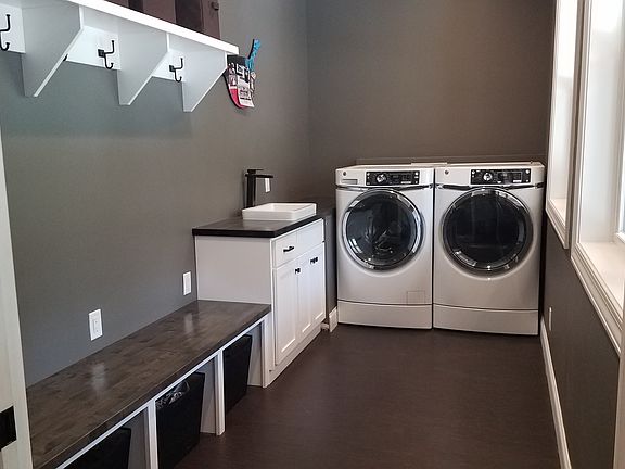 3rd image of 405 1st Ave NE
