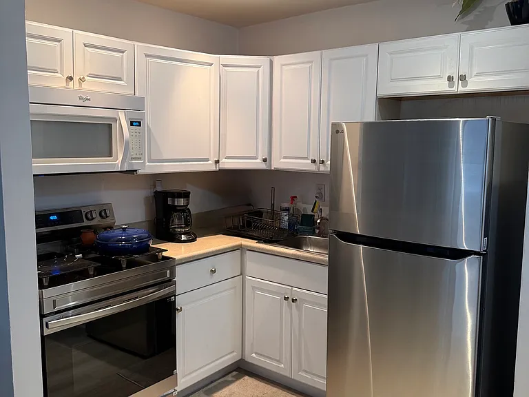 735 NW 13th Ave #4 — Photo 1