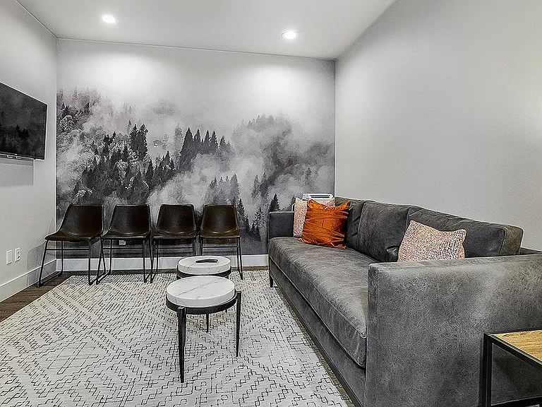 423 Terry Apartment — Photo 6