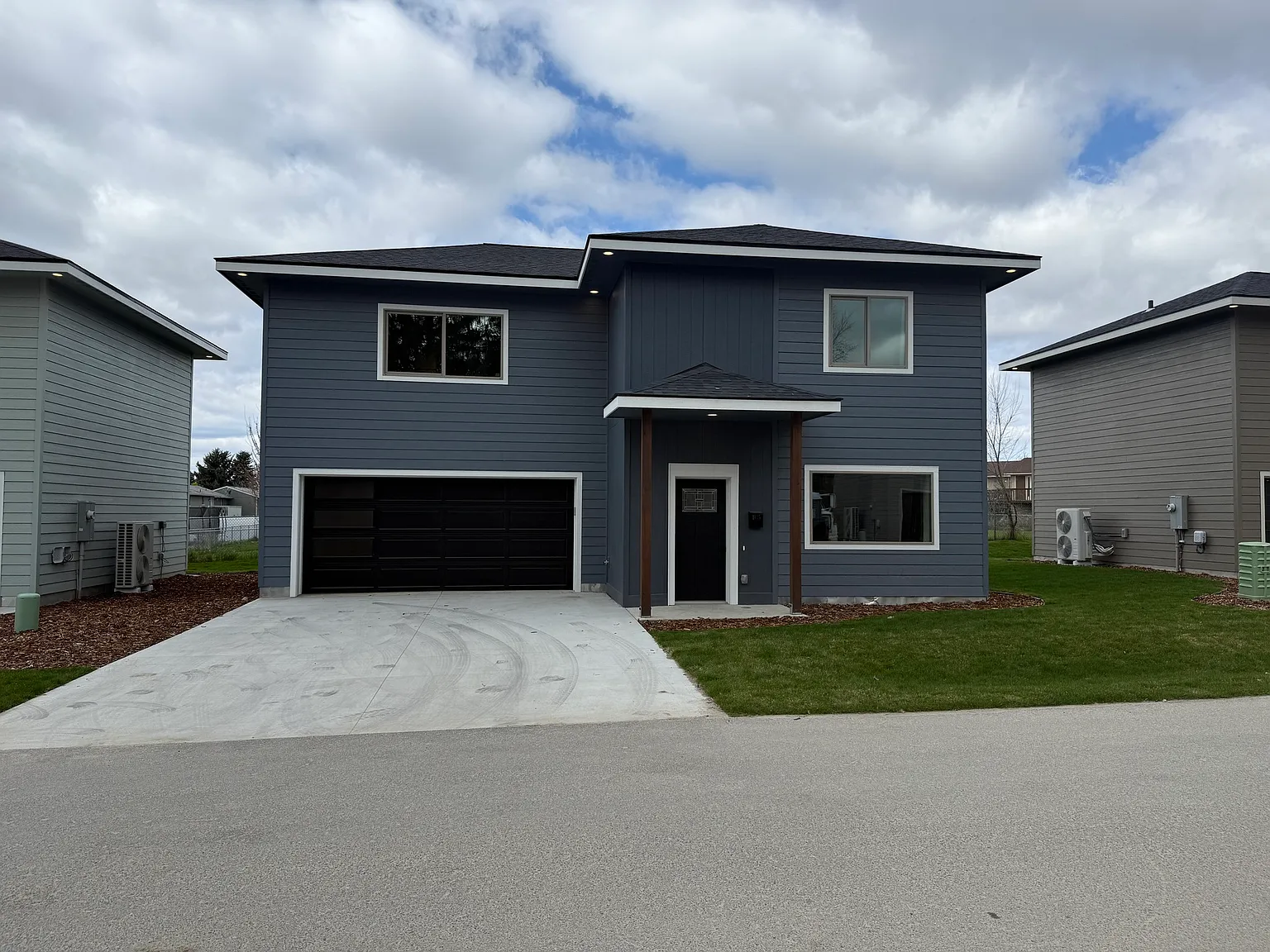 3BR 3.5BA 1760 sq. ft. House — Photo 1