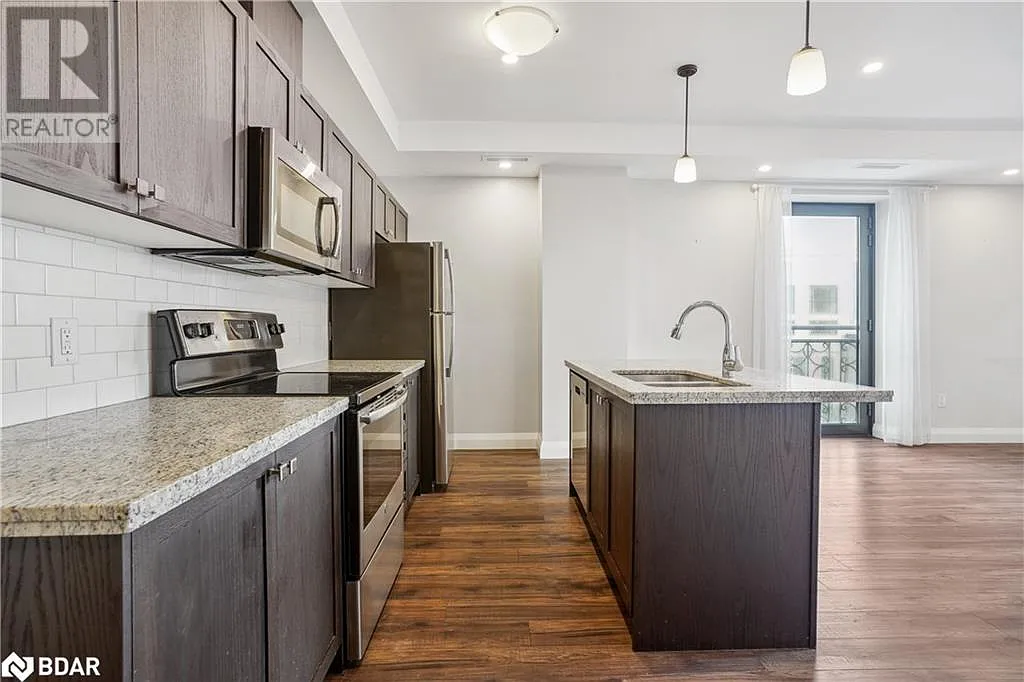 118 King St E #1017 photo 1