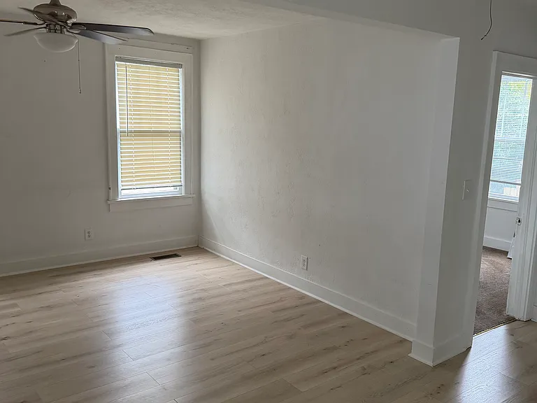 2652 Woodlawn Ave — Photo 9