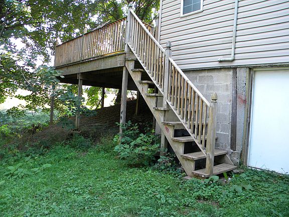 Rear access to deck
