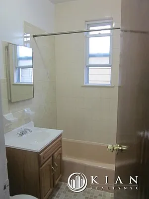 Rented by Kian Realty | media 31