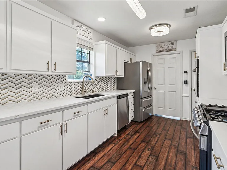 4436 Emerson Dr — Photo 12
