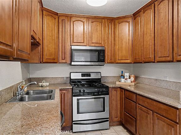 5th image of 23142 Strathern St