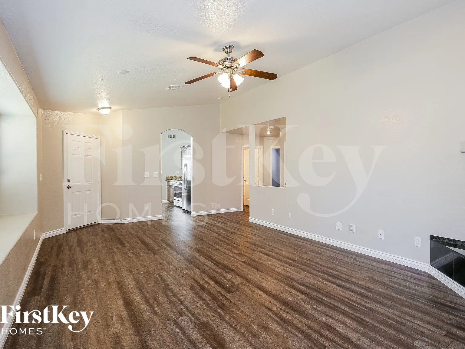 3 bed, 2.0 bath, 1309 sqft, $1,915 — Photo 4
