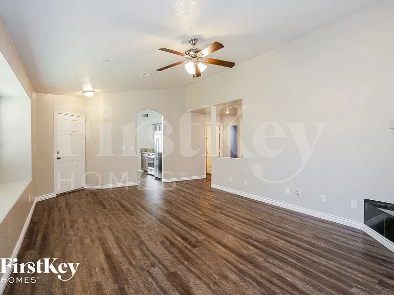 890 E Prairie Grass Dr — Photo 4