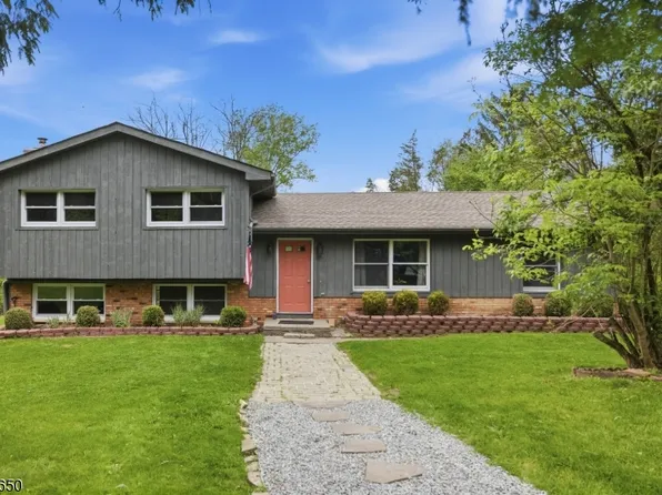 3 Lew May Dr, Andover Twp., NJ 07860