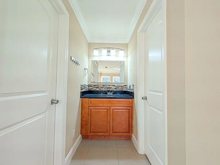 6022 Westgate Dr #101 — Photo 8