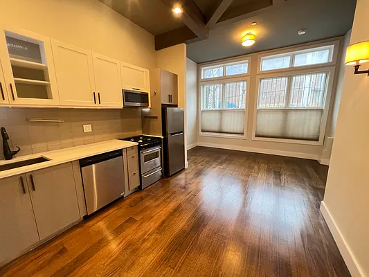 Rented by Tapiro Realty | media 3