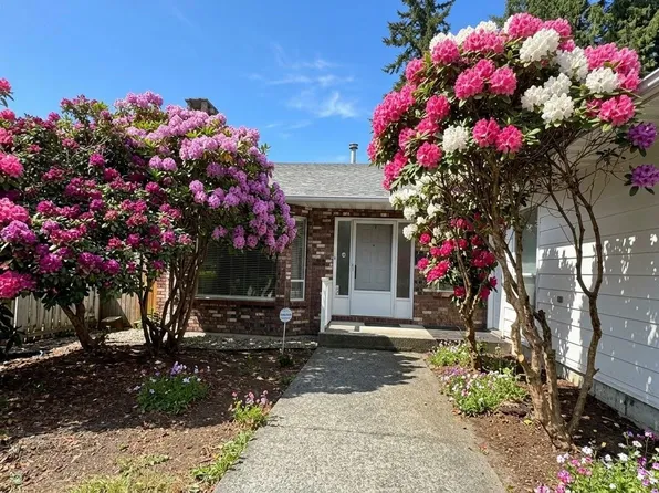 657 Poirier St, Coquitlam, BC V3J 7M5