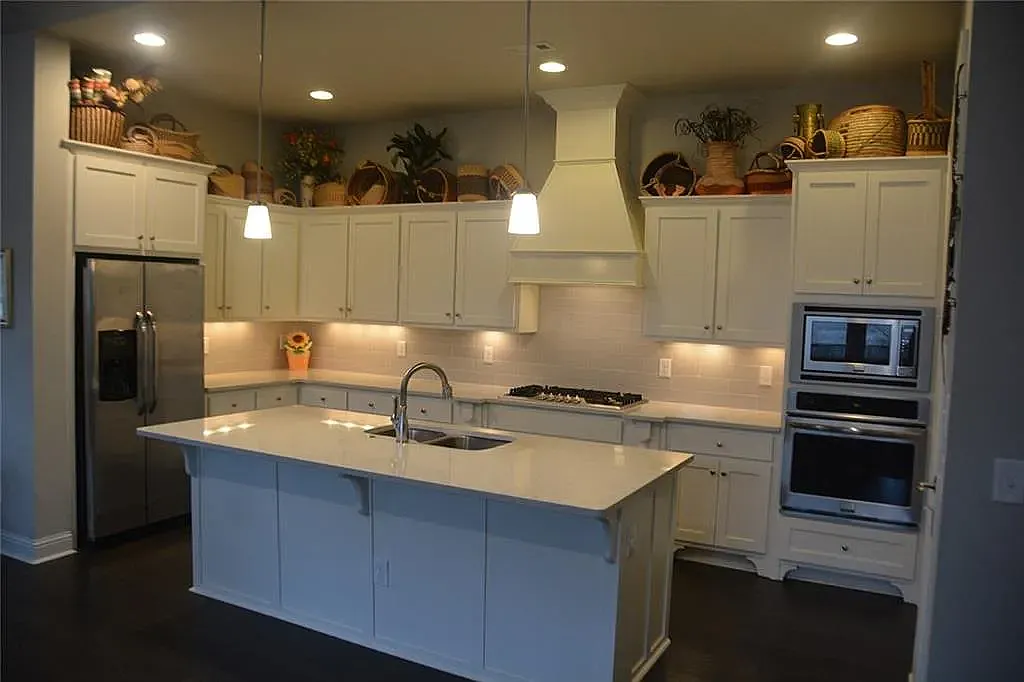 3 bed, 1917 sqft, $2,875 — Photo 2
