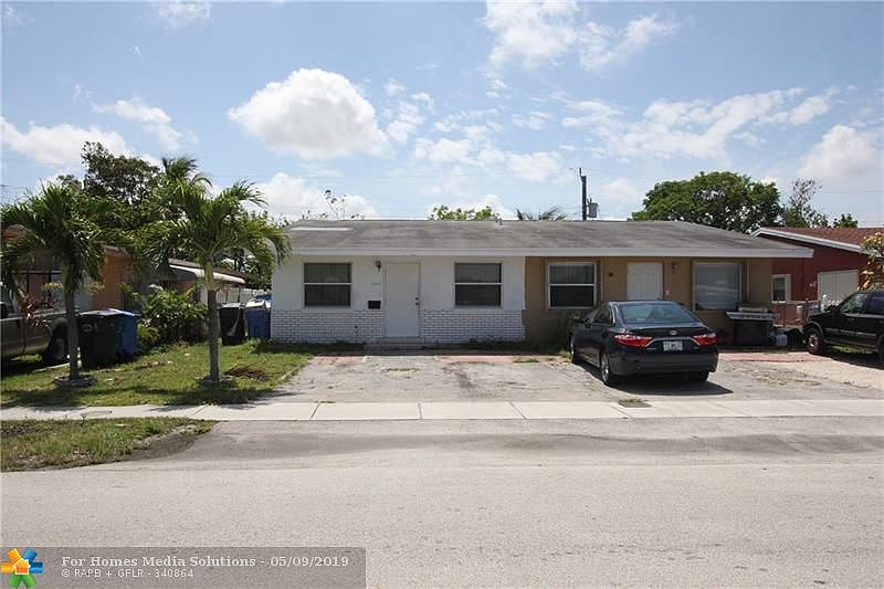 1st image of 5621 NE 3rd Ave