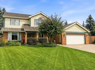 45 Blue Quill Cres NW, Edmonton, AB T6J6C5