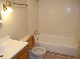 607 Village Ln APT V, Newburgh, IN 47630