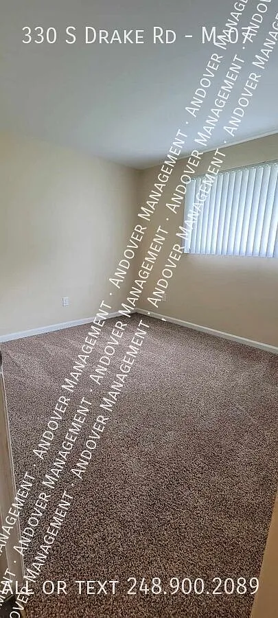 Country Club Park Apartments - Balcony — Photo 4