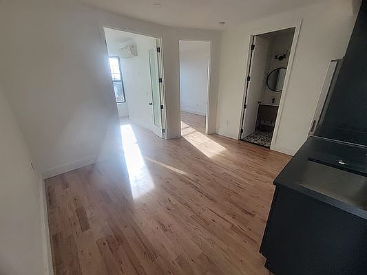 4th image of 1257 Herkimer St #4