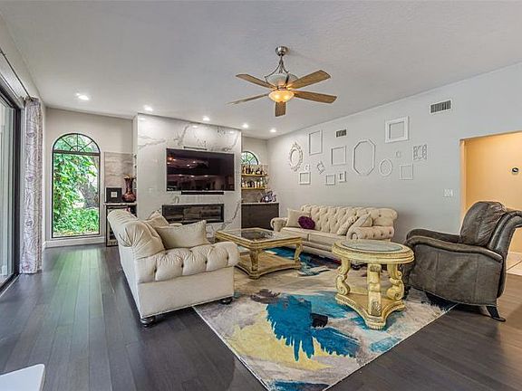 3rd image of 1709 Huntington Ct