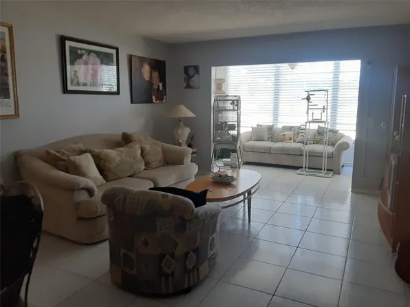 100 SW 130th Terrace #205C, Pembroke Pines, FL 33027