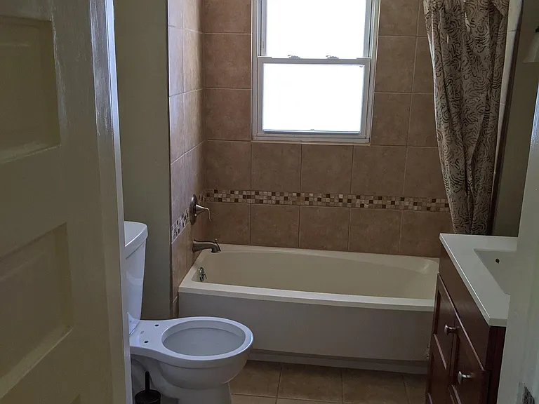 901 W Broadway St — Photo 5