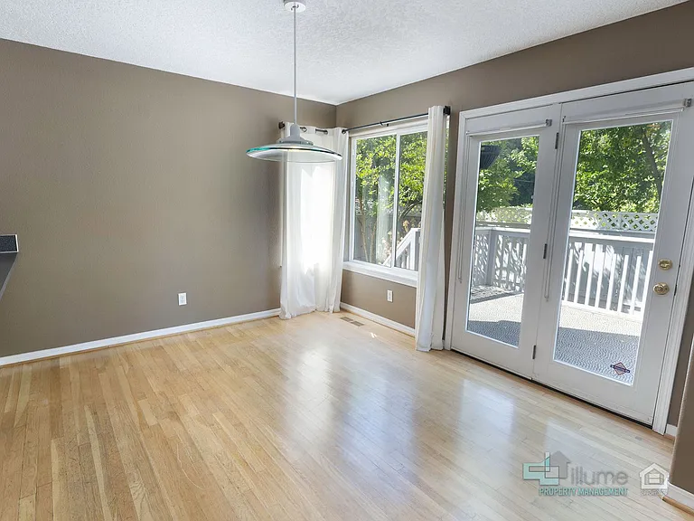 20630 Willamette Dr — Photo 10