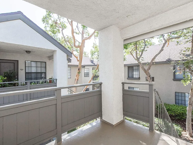 Oak Tree Court Apartment Homes — Photo 23