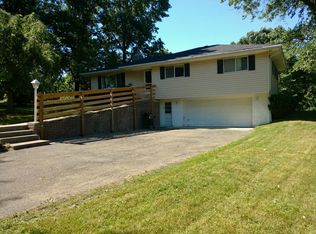 18 Pine Village Dr, Granville, OH 43023