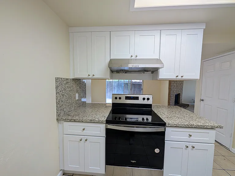 7464 Della Cir — Photo 8