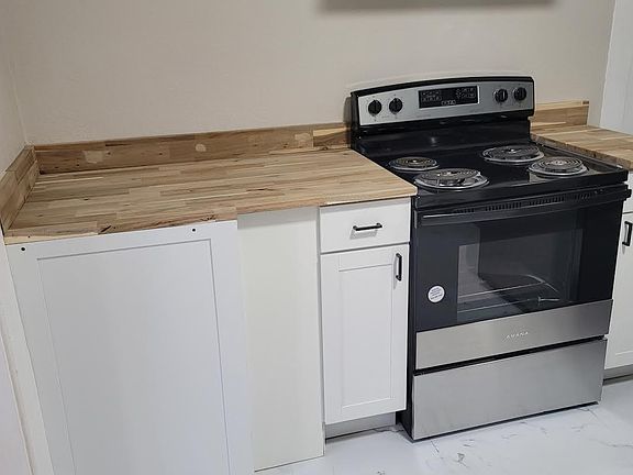 4th image of 1320 Oak St #4