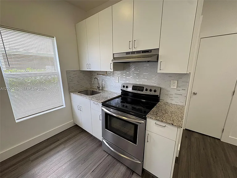 3237 SW 4th St #2 — Photo 7