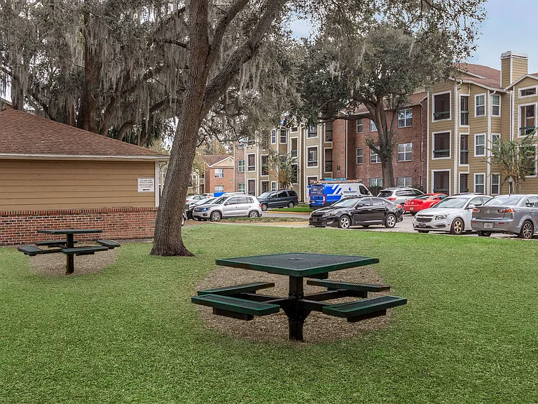Regency Gardens Apartments — Photo 23
