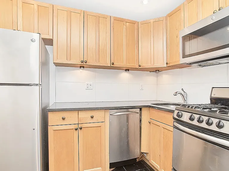 152 E 22nd St #3E — Photo 6