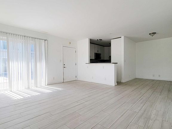 3rd image of 930 N 14th Ct APT 7